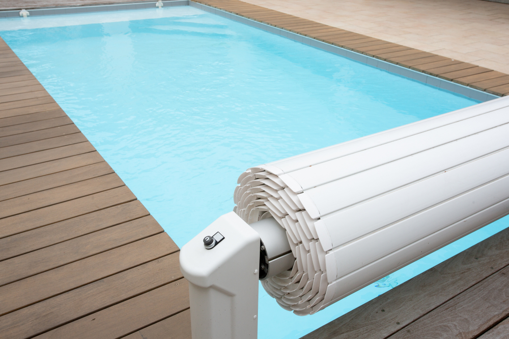 installer un volet roulant pour piscine