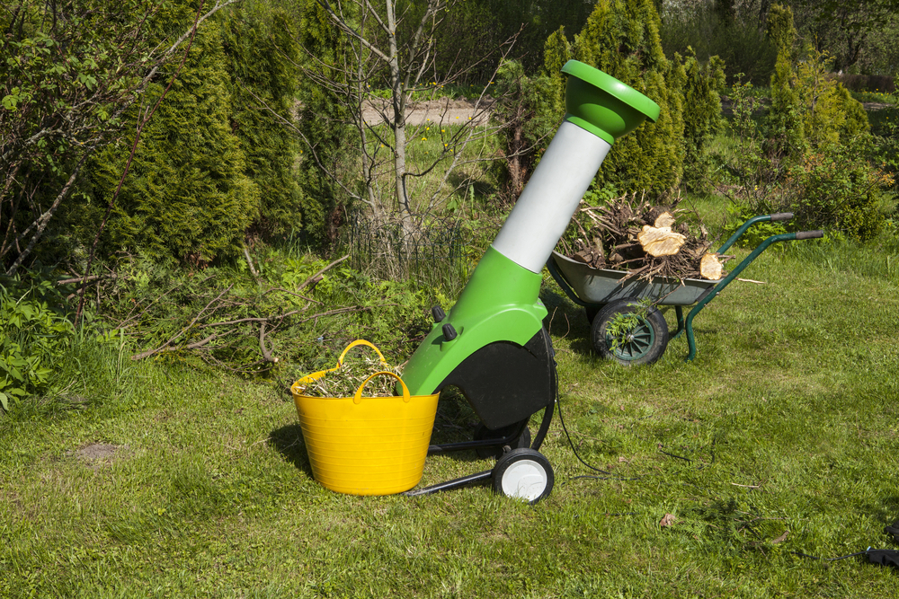 Installer un broyeur de végétaux électrique dans son jardin