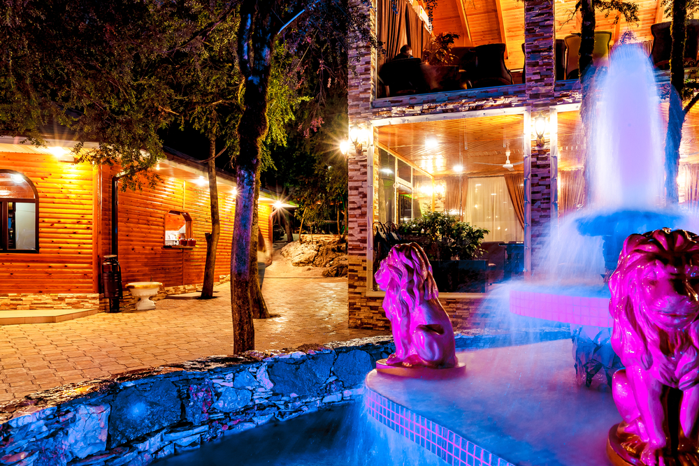 fontaine de jardin lumineuse